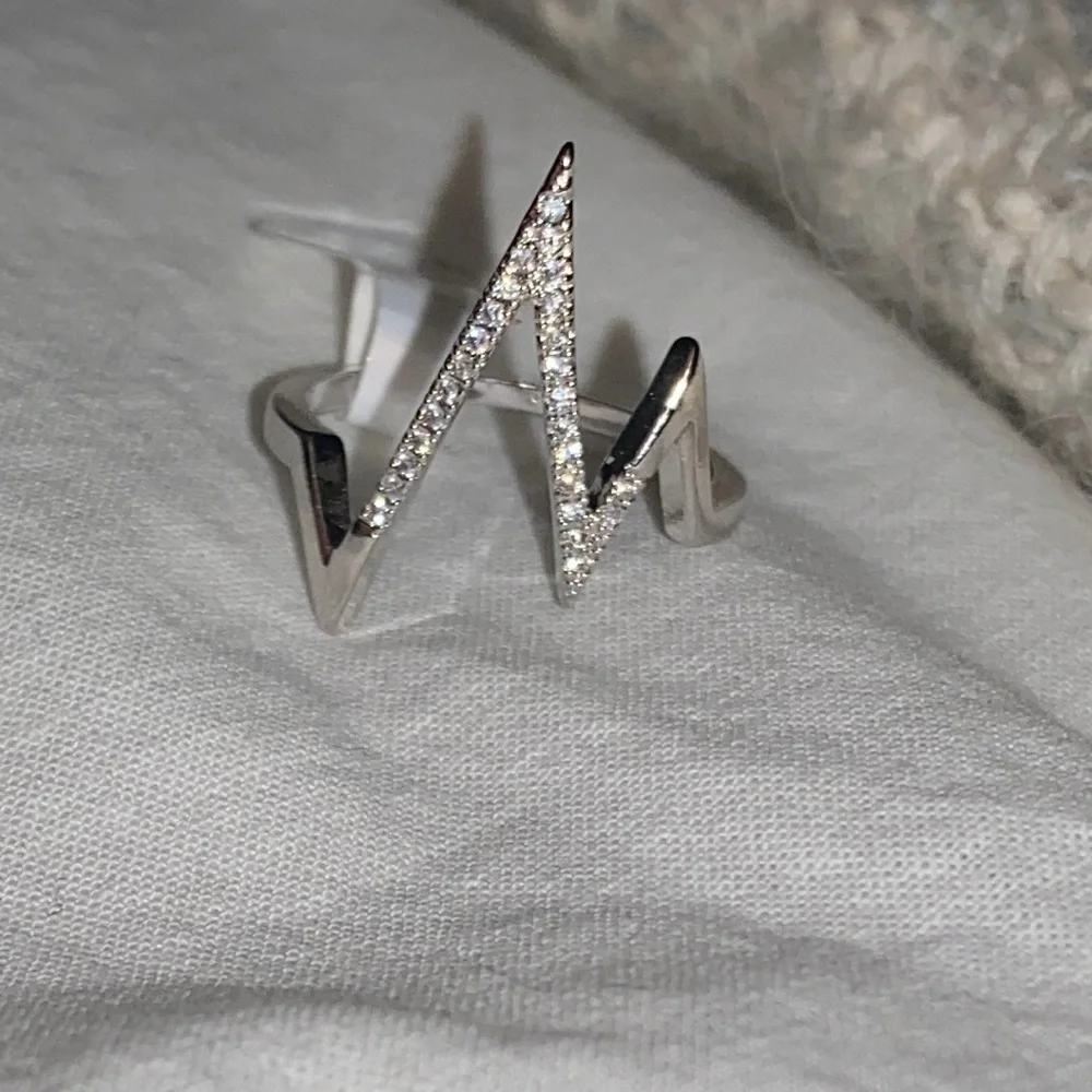 Geometric Heartbeat ring